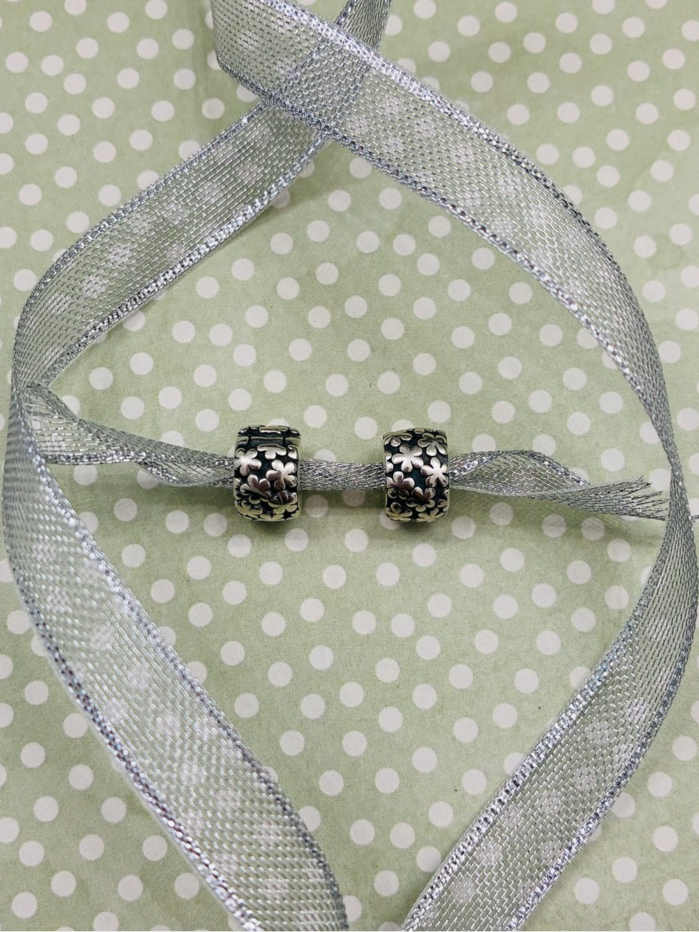Pandora Flowers Clip